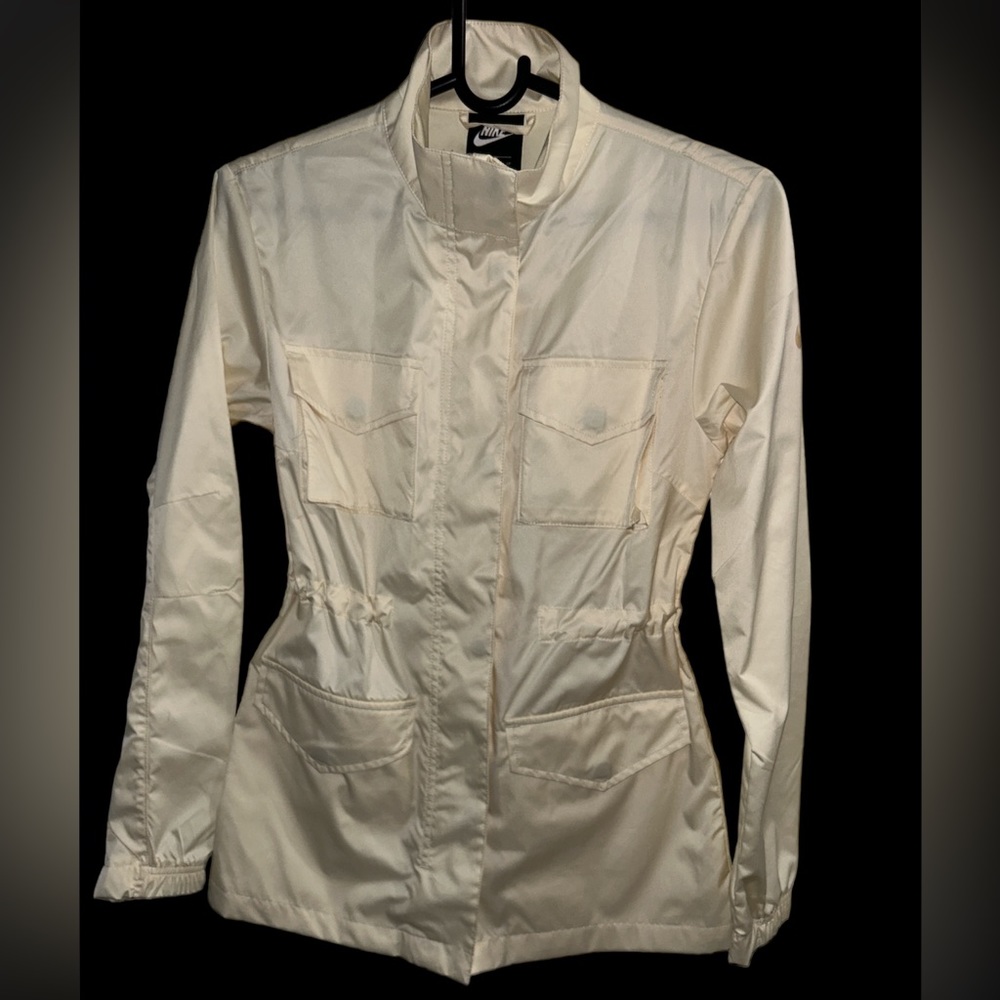 Women’s wind breaker/ waist adjustable Nike Jacket